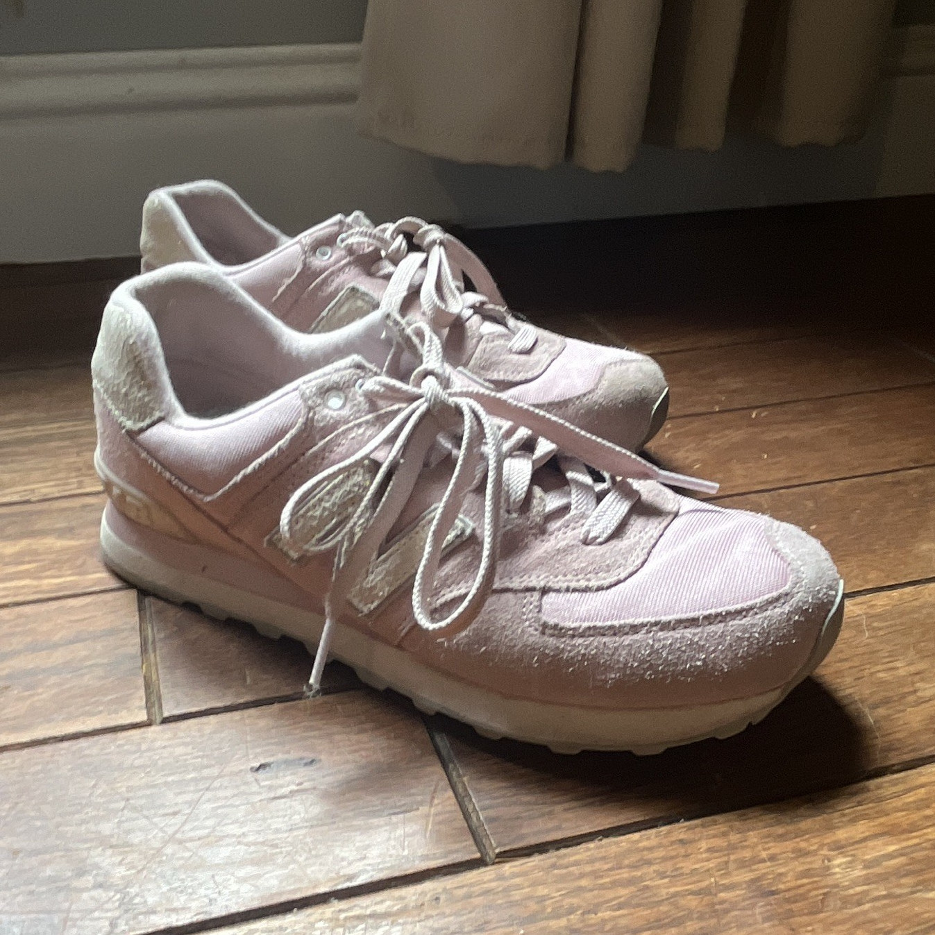 New Balance 574 WL574CIC Women’s Pink Low Top Lace-Up Sneakers