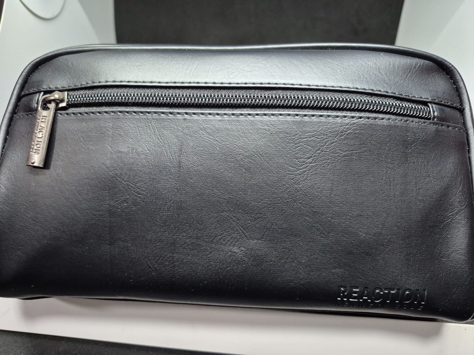 Kenneth Cole Reaction Toiletry Shaving Cosmetic Leather Bag Storage Travel
