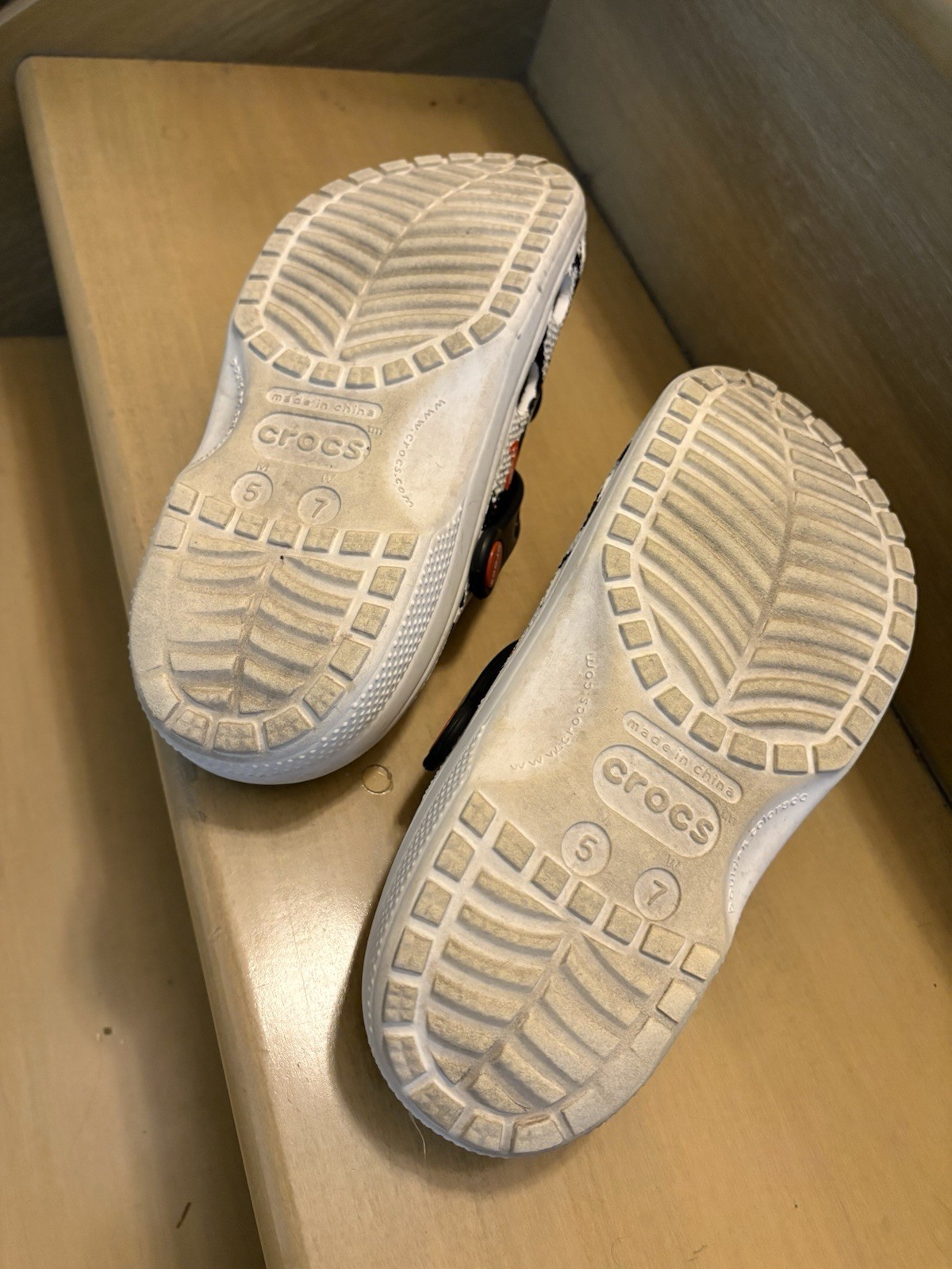 Crocs Coca Cola CLassic Clog White 209314-100 Men 5 Women 7