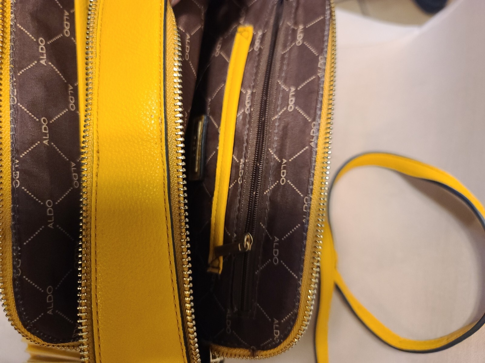 Aldo Leather Handbag Purse Yellow Bag Shoulder Handbag Small 10x7x3. Crossbody