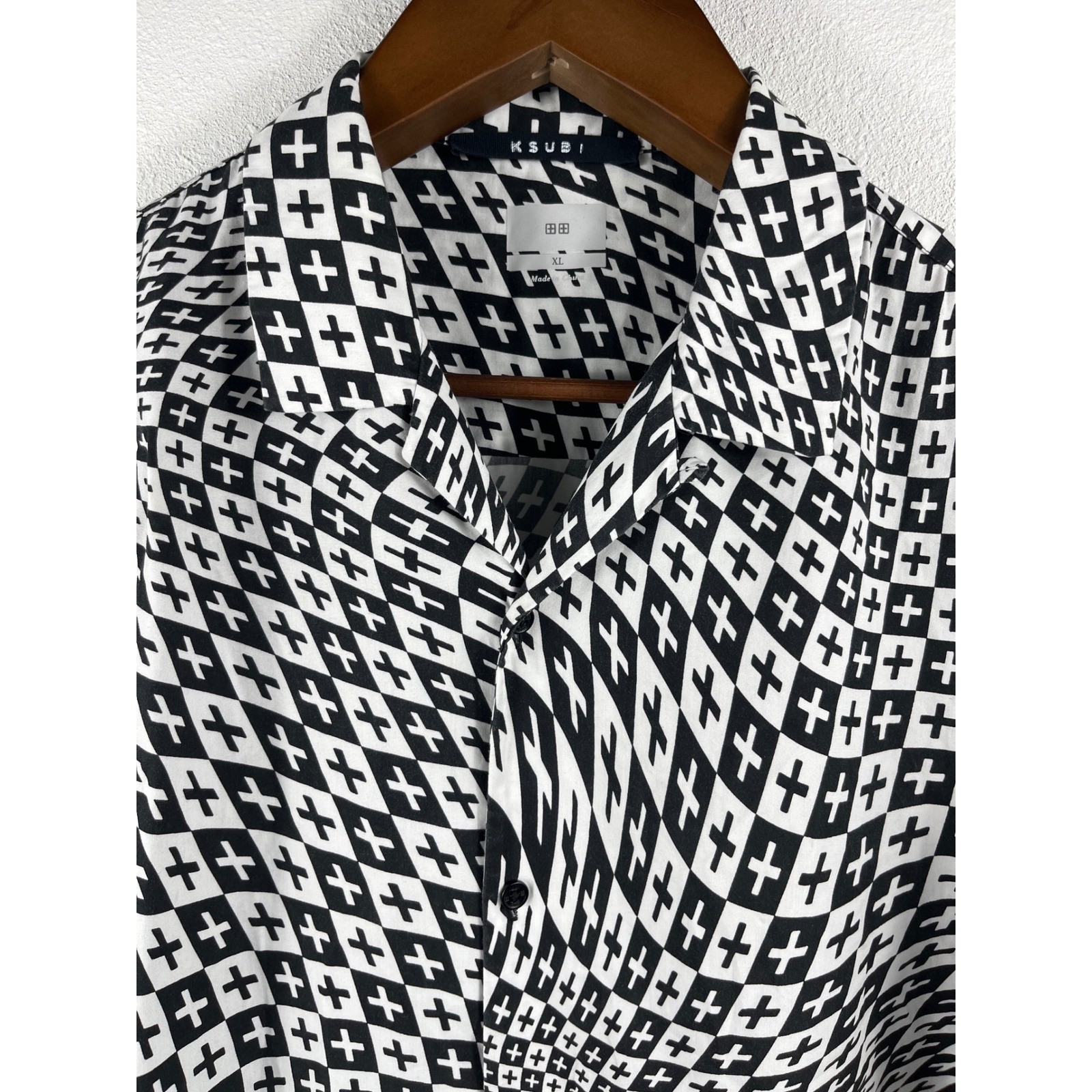 Ksubi Mens XL Black White Optical Illusion Cross Print Tencel Short Sleeve Shirt