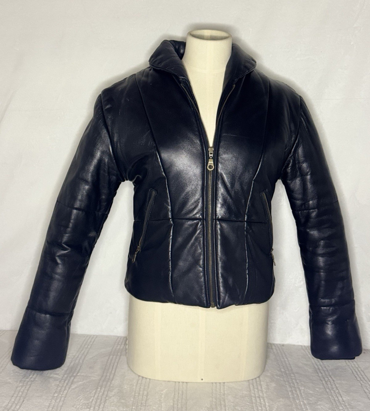 Fiorraco Women’s Black Leather Quilted Lined Zip Jacket Size M Short