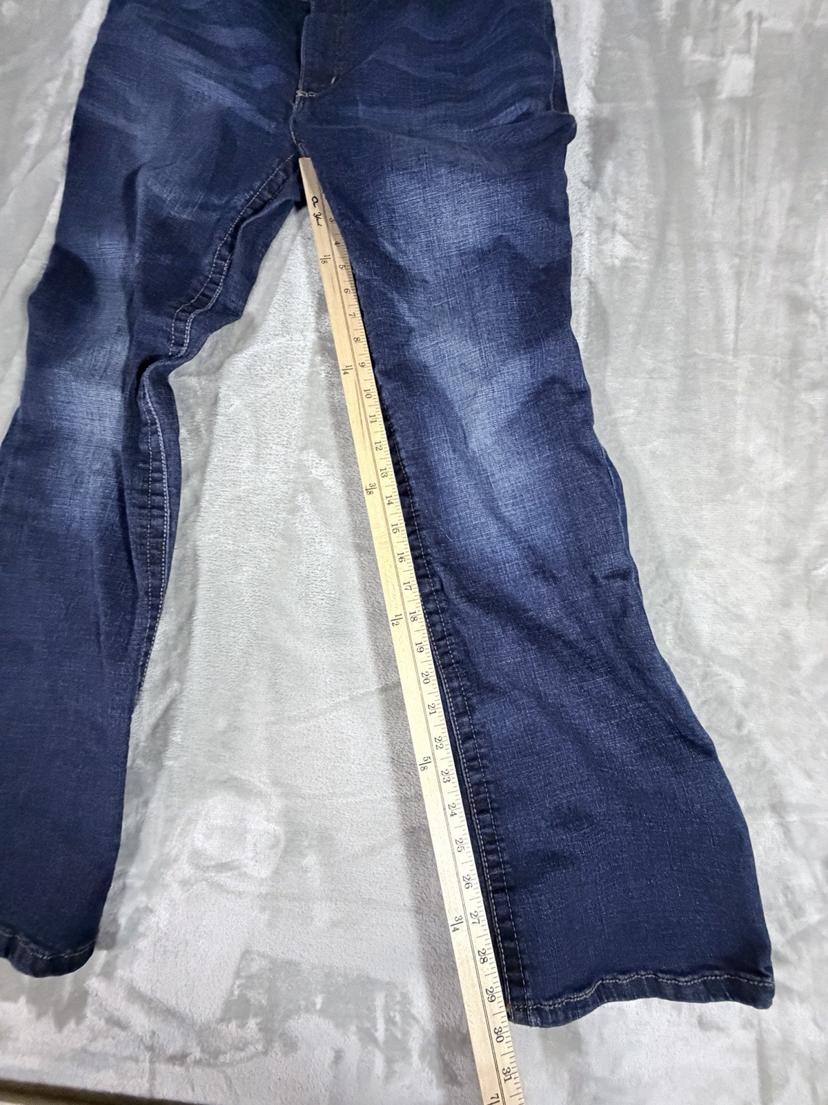 Wrangler Women’s Ultimate Riding Jeans in Willow Bootcut And a dark wash 13×34
