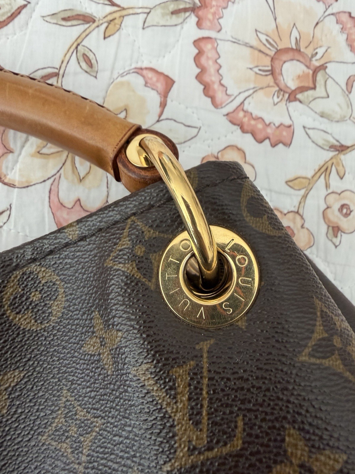 Authentic Louis Vuitton Artsy Monogram MM