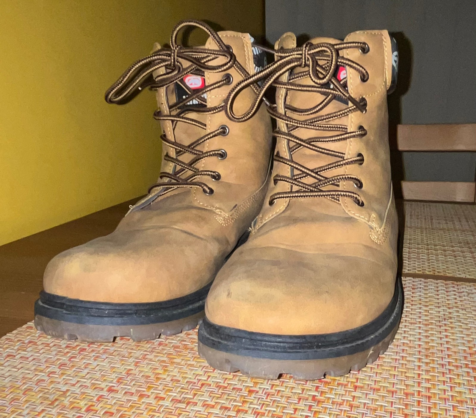 Ecko UNLTD Sz 8.5 Men’s Beige Classic Boots Trent -07M