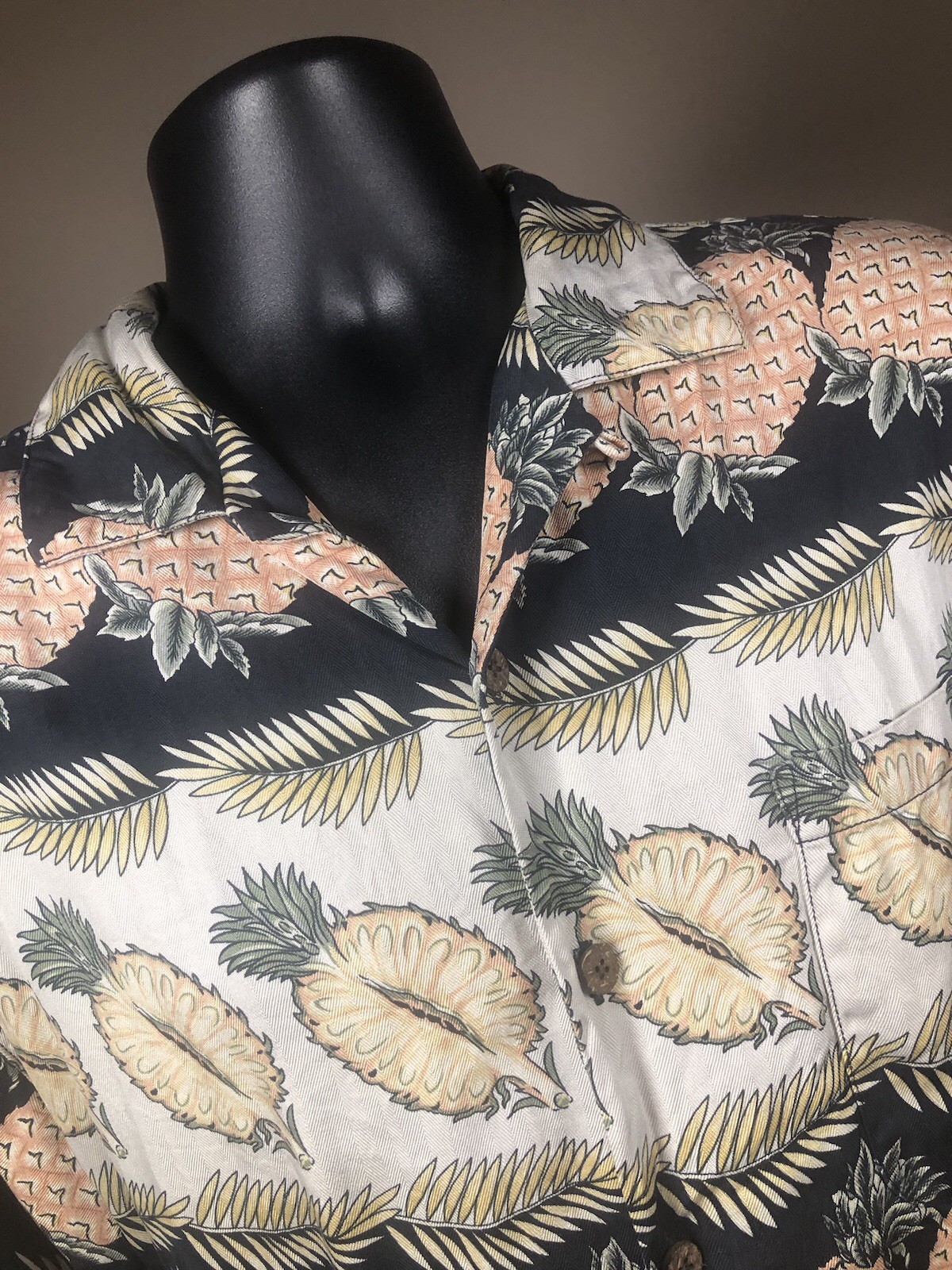 Tommy Bahama Mens M Shirt Silk Pineapple Hawaiian Casual Short Sleeve Black Tan