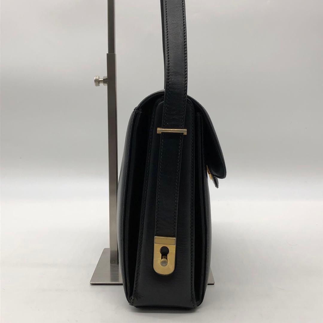 GUCCI Black Leather One-Shoulder Bag Interlocking Logo Gold Hardware Authentic