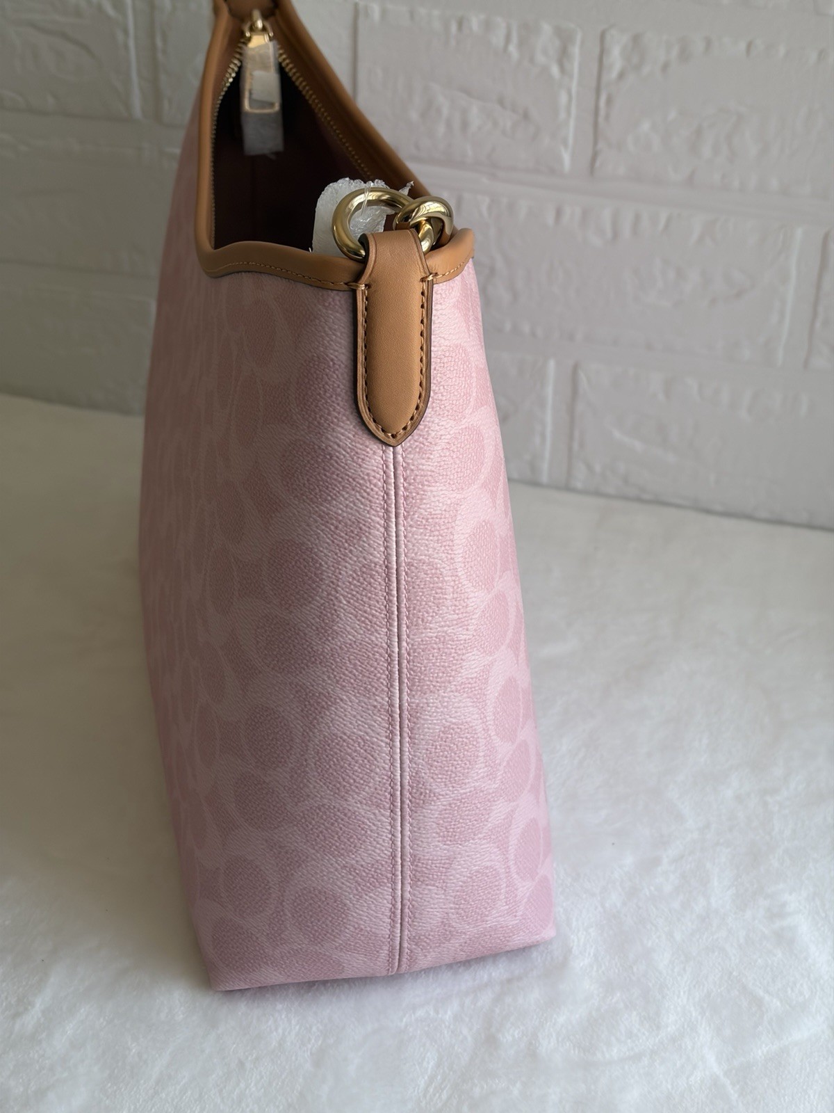 Coach Signature Logo Crescent Shoulder Bag Pink Zip Crossbody Strap Charm Gold