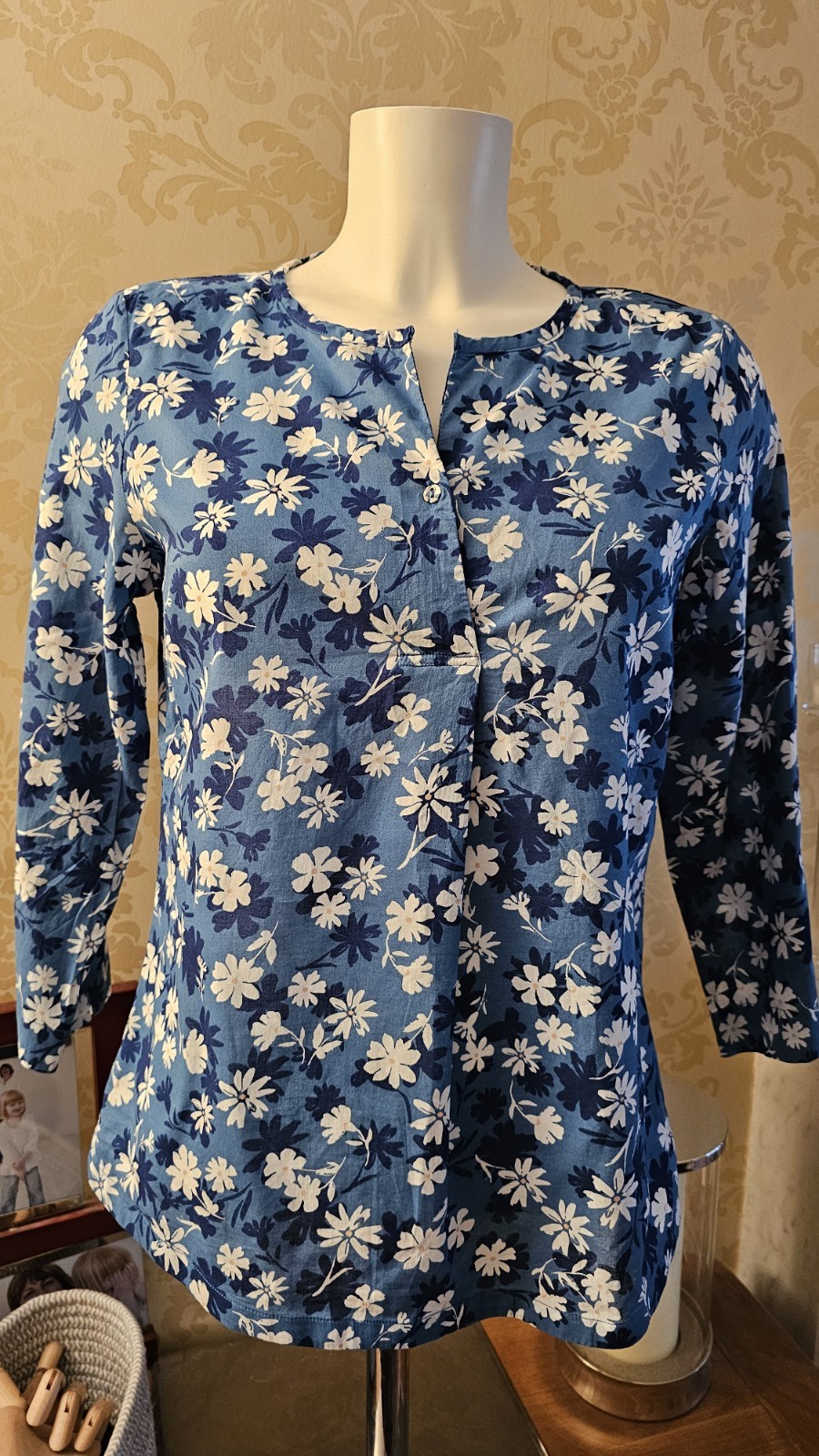 ●SEASALT OF CORNWALL●BLUE & WHITE FLORAL “WATERCOLOUR SKETCH TOP”SIZE UK 8