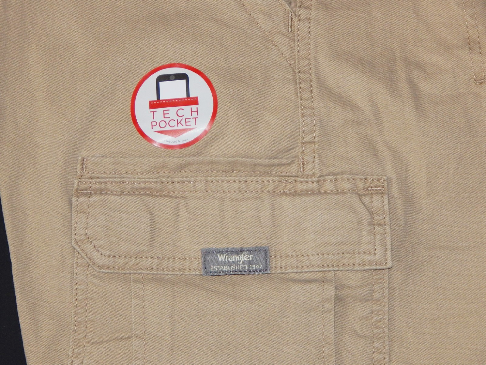 Men’s Wrangler Flex Cargo Pants Relaxed Fit Tech Pocket Elmwood Khaki ALL SIZES