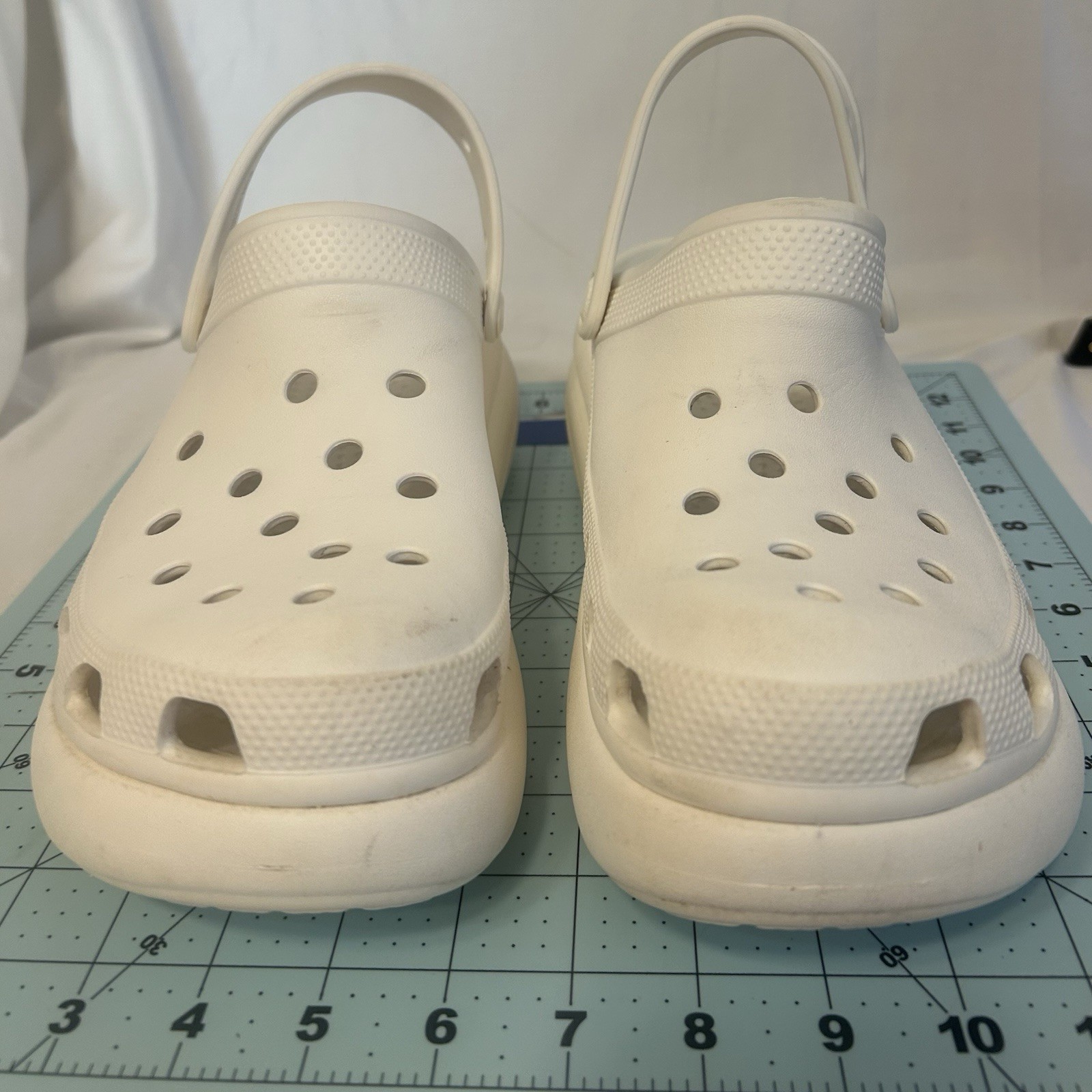 Crocs Classic White Clog Slip-On Rubber Upper Unisex Adults US 9