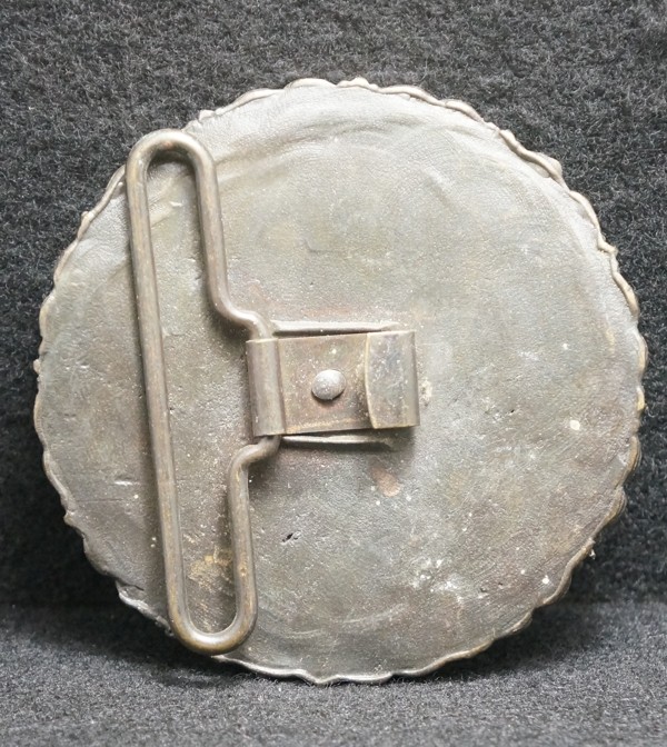 WF15119 VINTAGE 1970s CIRCULAR ABSTRACT ARTWORK FASHION UNISEX BRASS BELT BUCKLE