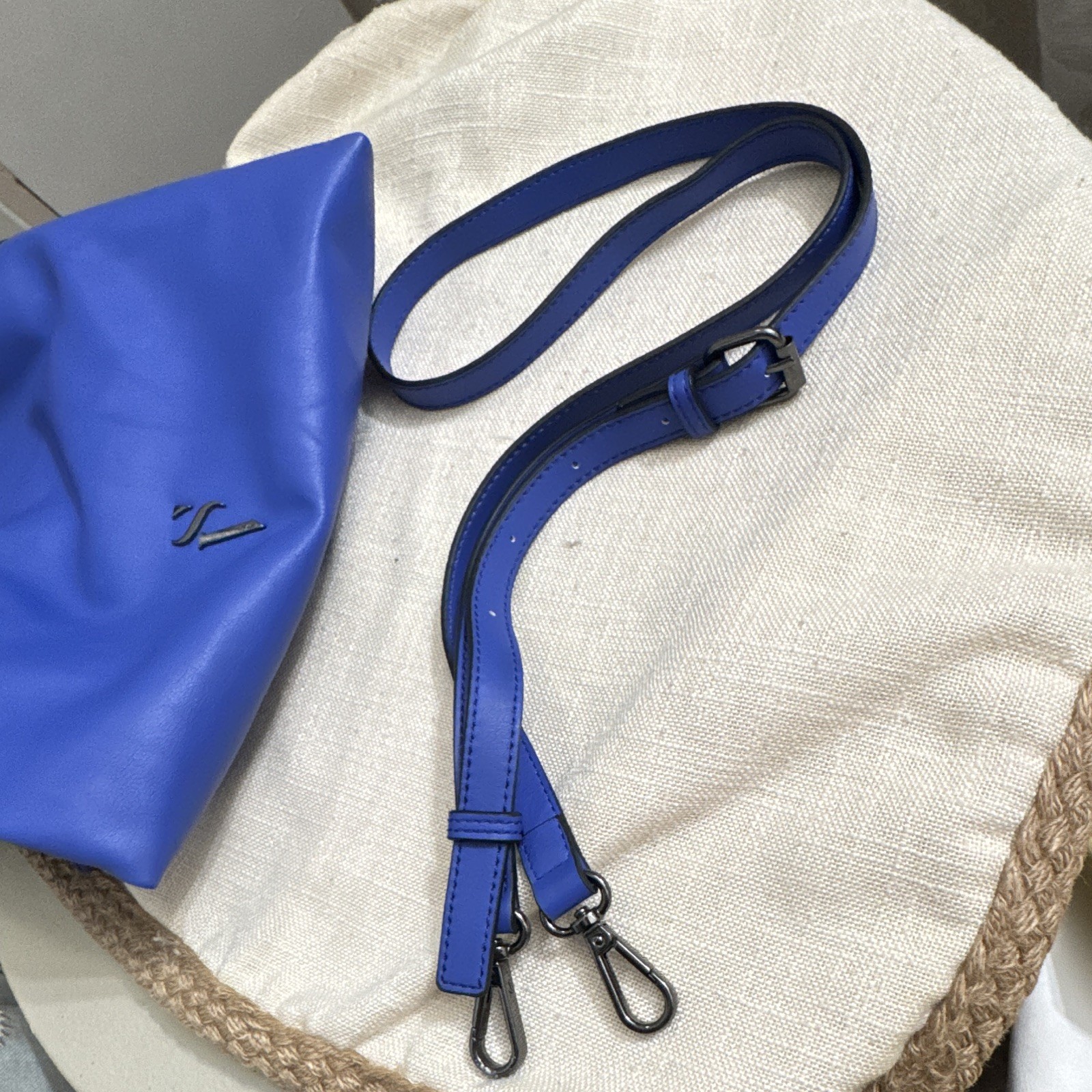 Simply Vera Vera Wang Women’s Blue Crossbody Top Handle Snap Detachable Strap