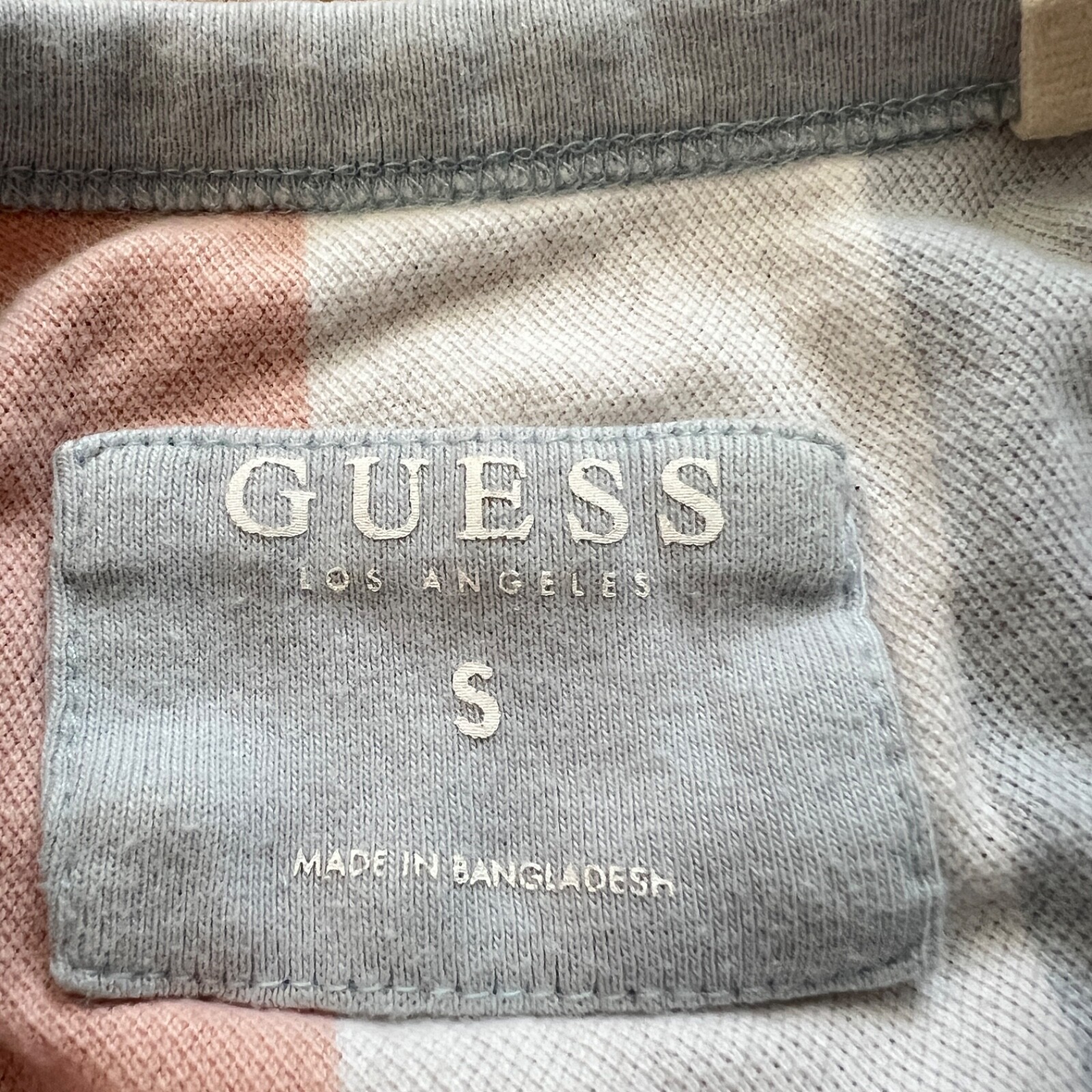 Guess T-Shirt Men’s Size S Vertical Stripe White/Pink/Gray