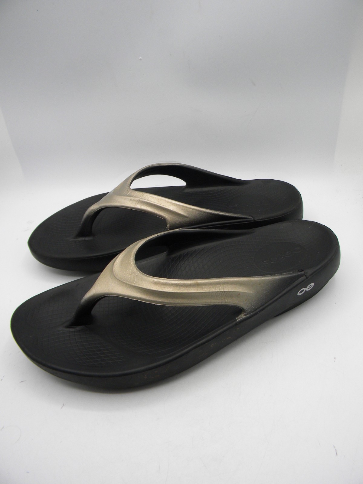 OOFOS OOlala Luxe Latte Flip Flop Thong Sandals size EU40 US W 9