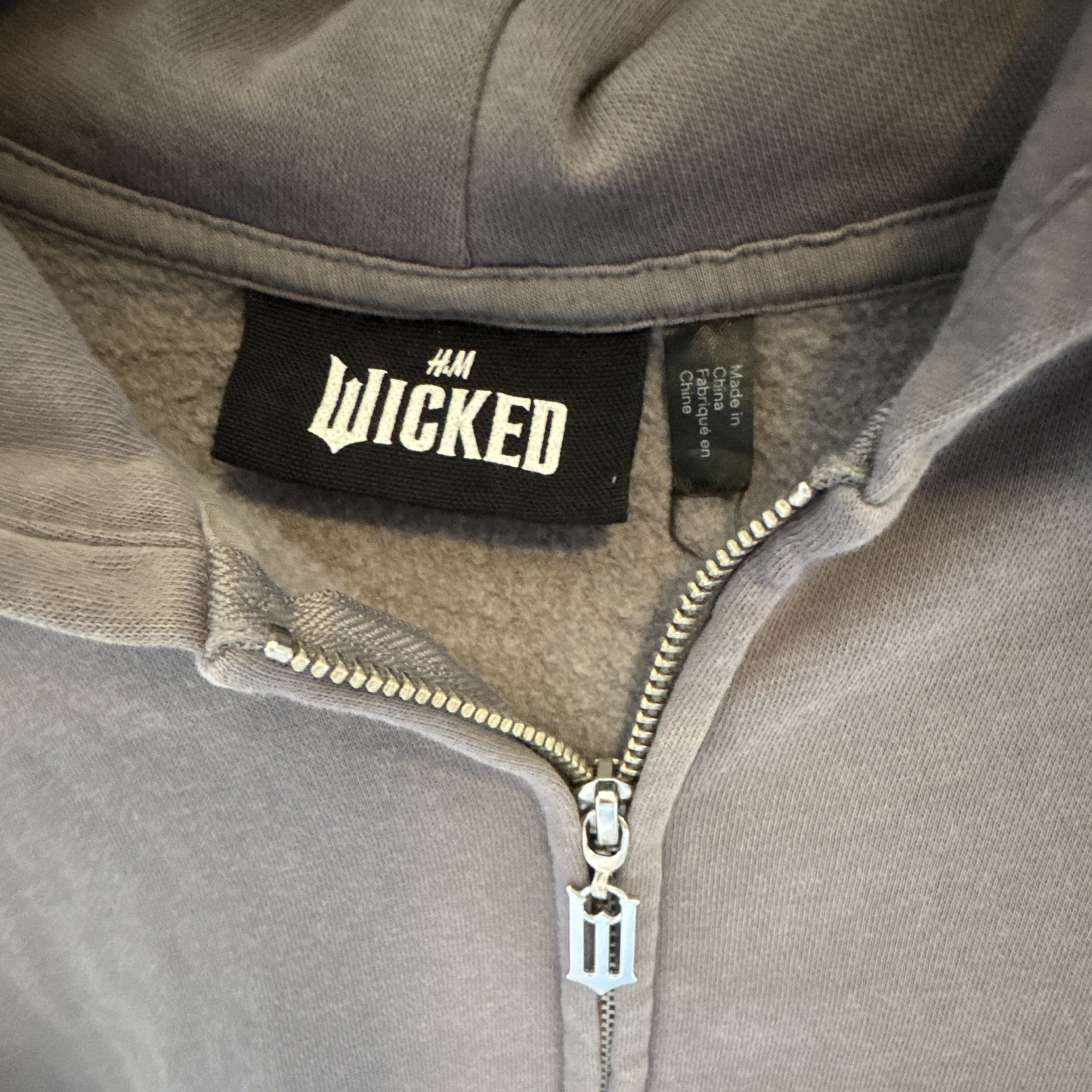 H&M Wicked Women’s Regular Full Zip Fleece Hoodie, Gray XS, Long Sleeve