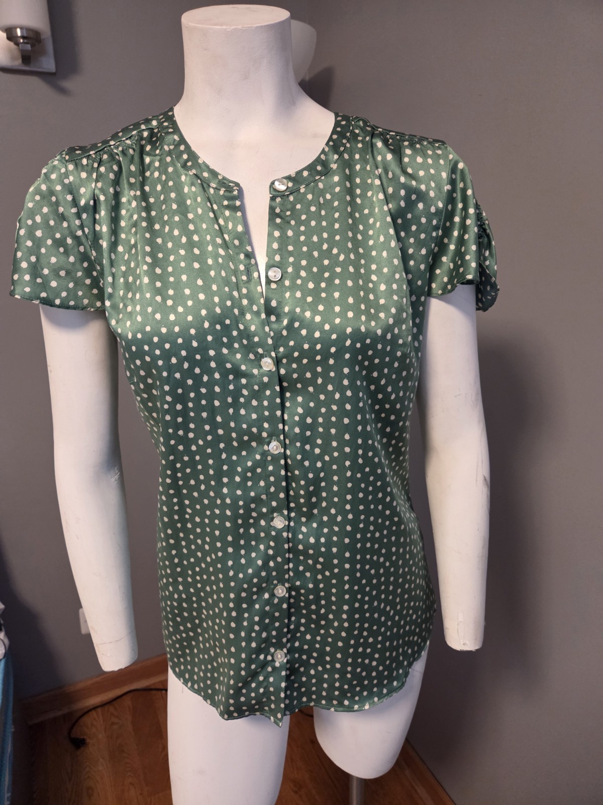 Banana Republic Green White Polka Dot Silk Blend Flutter Sleeve Blouse Top M 4