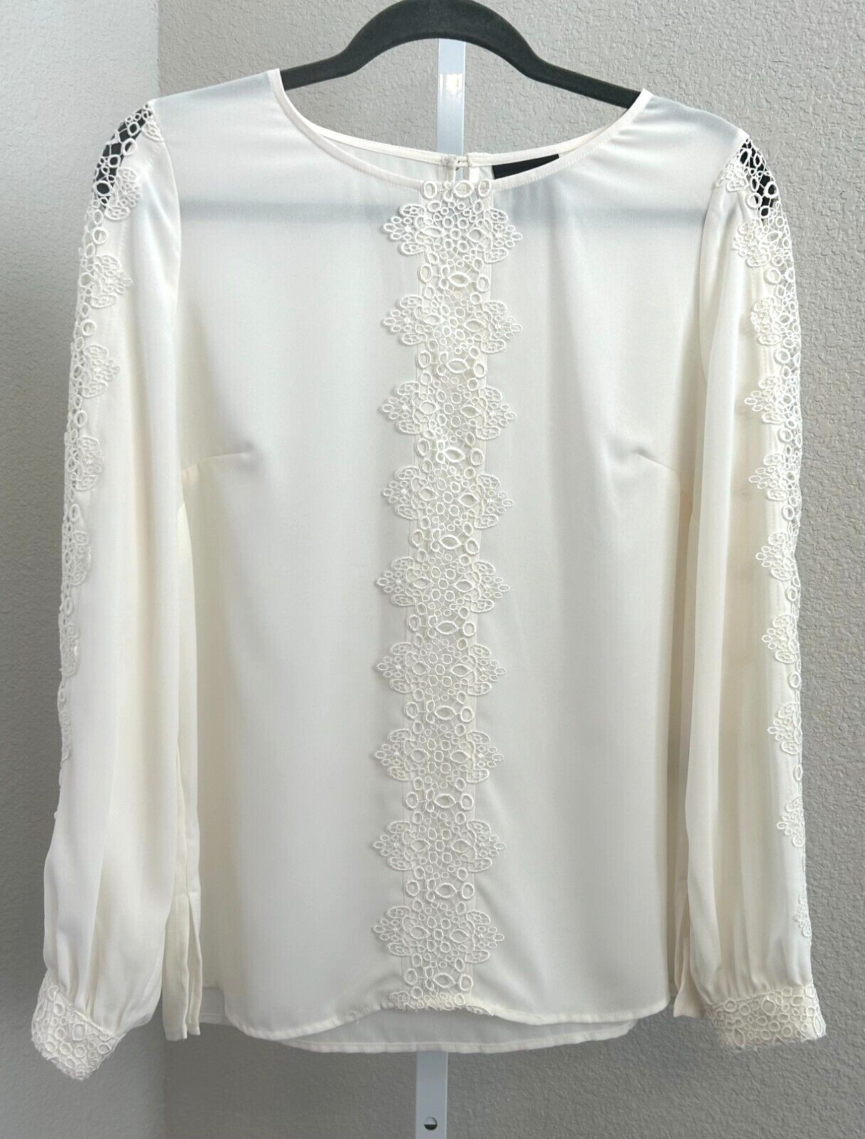 LIZ CLAIBORNE WOMENS MEDIUM IVORY LACE EMBELLISHED LONG SLEEVE SEMI SHEER TOP