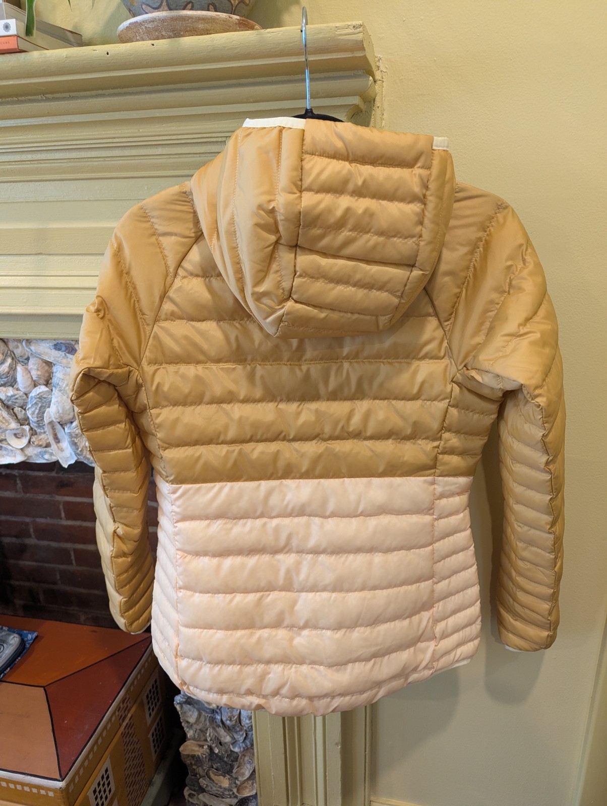 Helly Hansen Banff Hooded Puffer – Women’s Xs – Yellow Cream