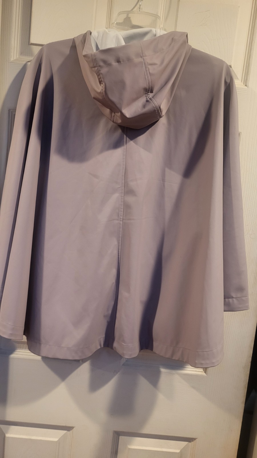 32 Degrees Ladies’ Rain Poncho Size Sm/Med Only Woren Once Light Purple