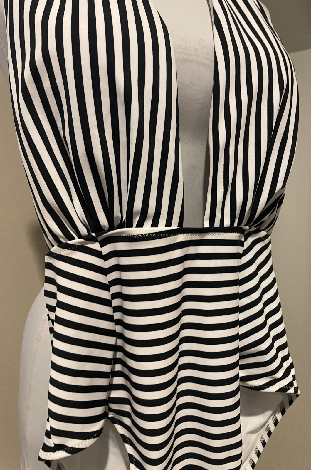 CUPSHE Womens One 1 Piece Black & White Bathing Swimsuit Suit NWOT – Sz Small