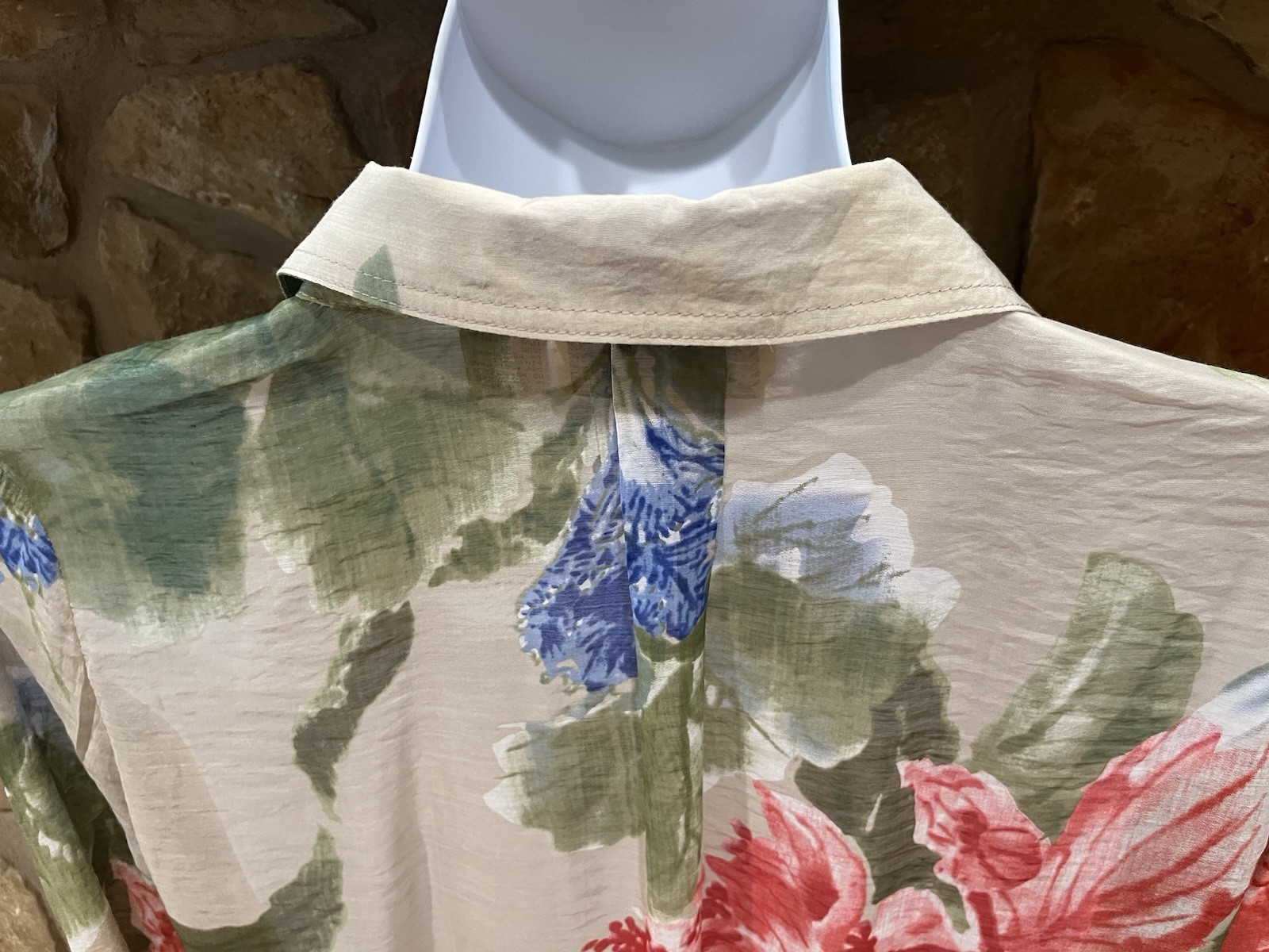 Life Style Semi Sheer Light-Weight Button Up Floral Blouse XL Split Lower Back