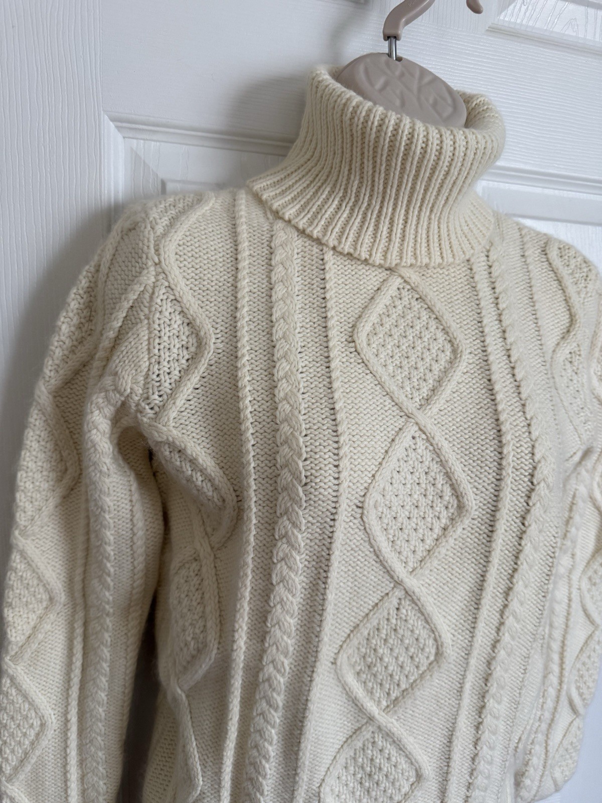 EDDIE BAUER IVORY WOOL CREW SWEATER SIZE M