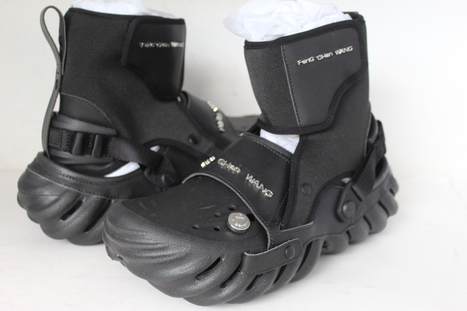 Crocs Unisex Feng Chen WANG X Echo Black Durable Clogs Size M(9) W(11)