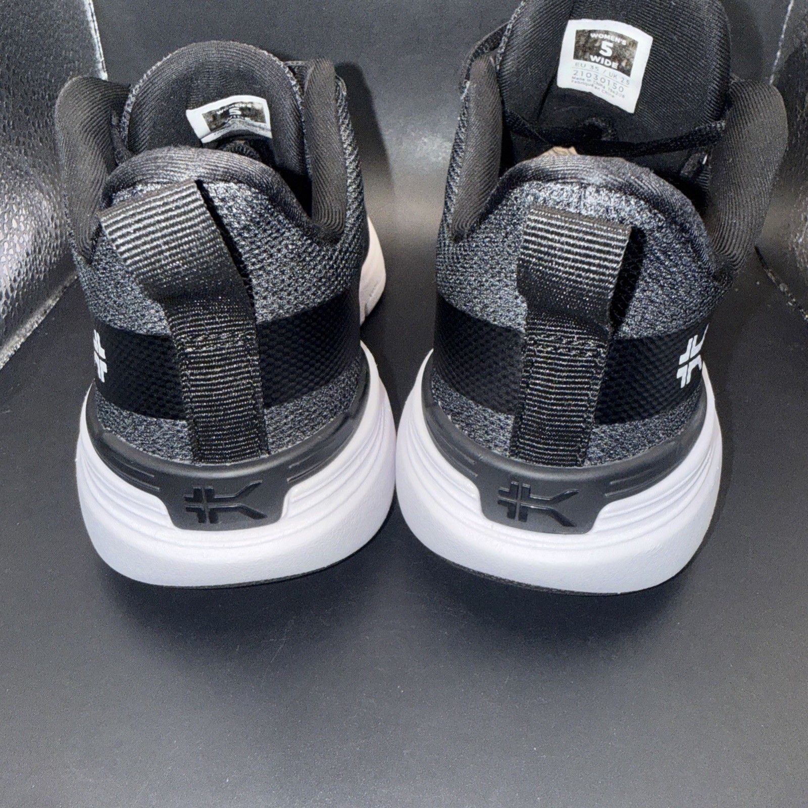 Size 5 Wide – KURU Flex Vía Jet Black-Bright White Wmns, Clean, No Box, Great