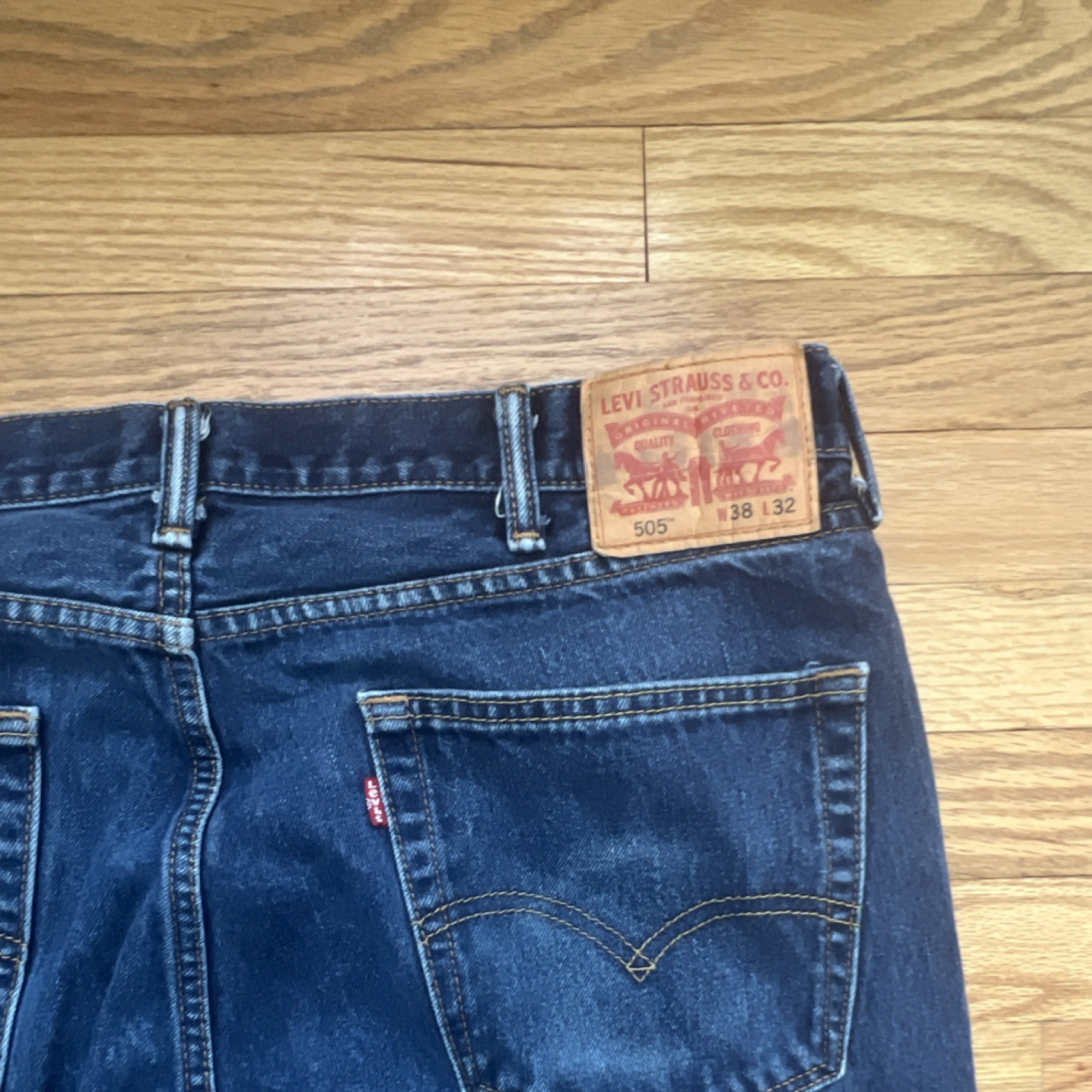 Levi’s 505 Series Men’s Straight Jeans Blue Denim Medium Wash Classic