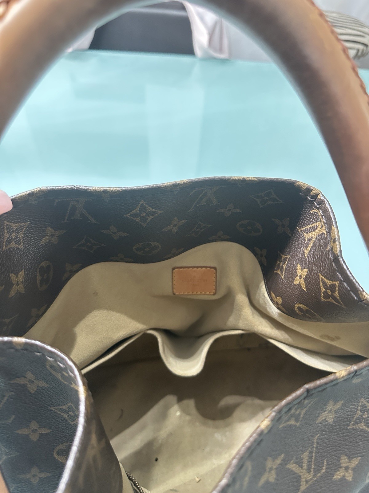 Louis Vuitton Monogram Artsy Handbag