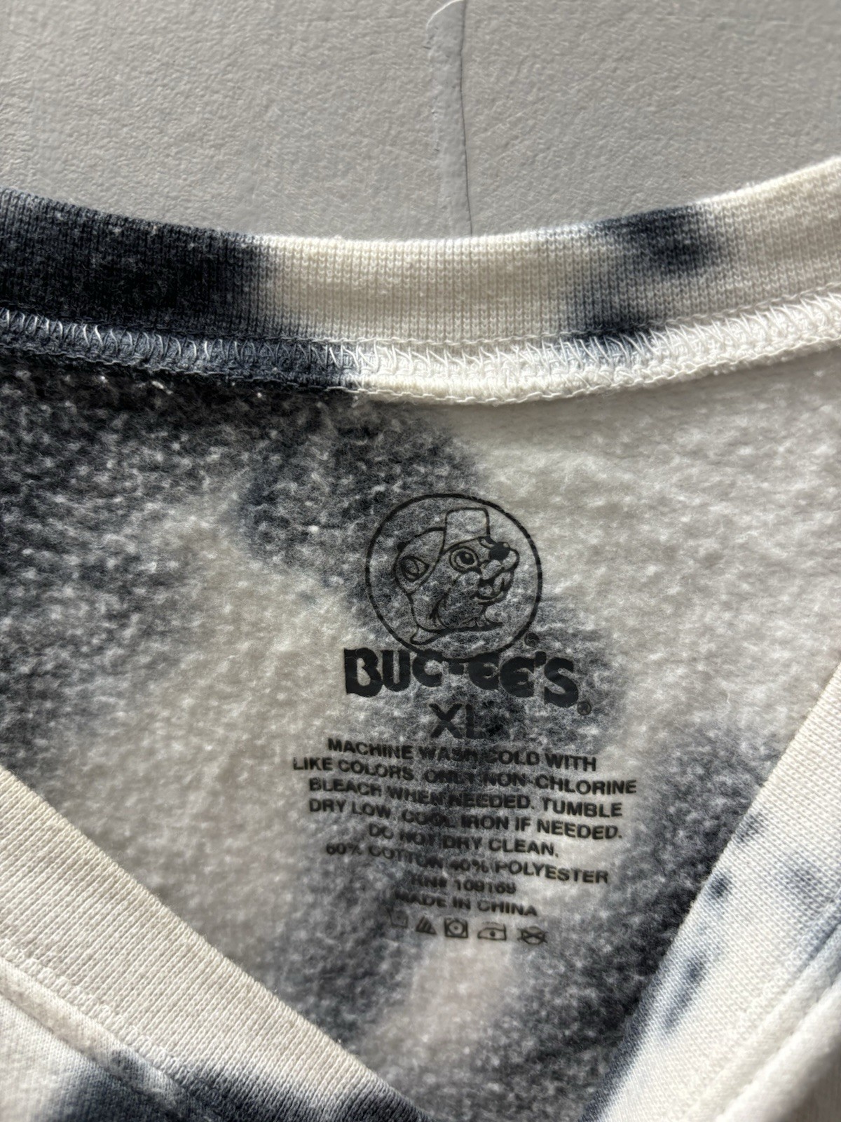 Buc-ee’s Tie Dye Sweatshirt XL Beaver Logo Black White Crewneck Pullover Adult