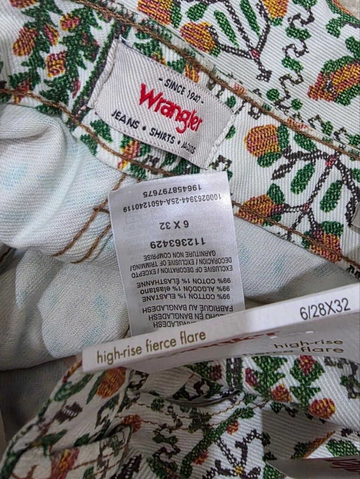 NWT Wrangler Vintage High Rise Fierce Flare – Floral Print Jeans Boho 6/28×32