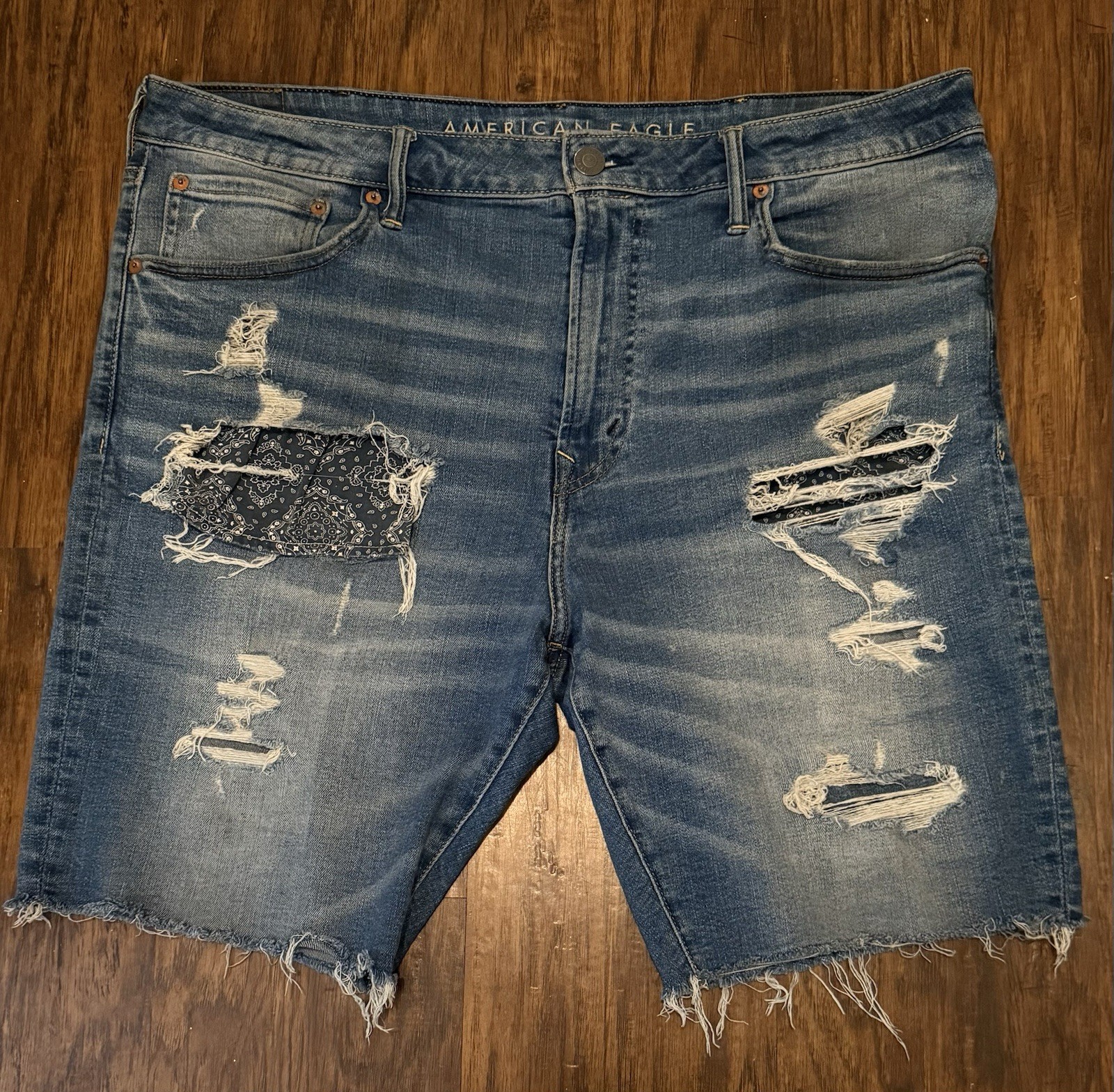 American Eagle Airflex+ Women’s Blue Denim Cut Off Shorts 38 Mid Rise Distressed