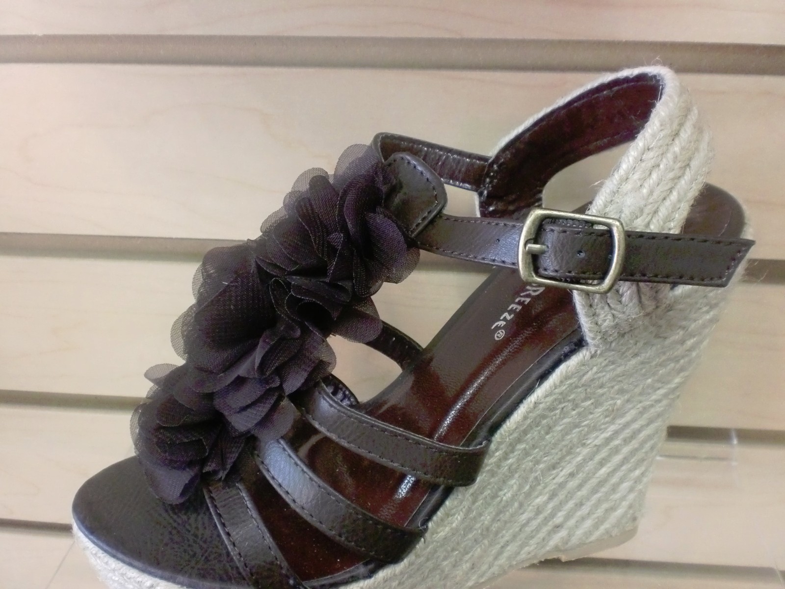 Excellent quality wedge Heel. Nature Breeze Skyler 02