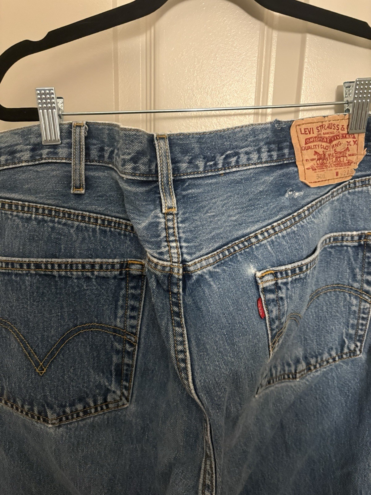 Levi’s 501 Original Fit Jeans Men’s 42×30 Light Wash Button Fly 100% Cotton USA