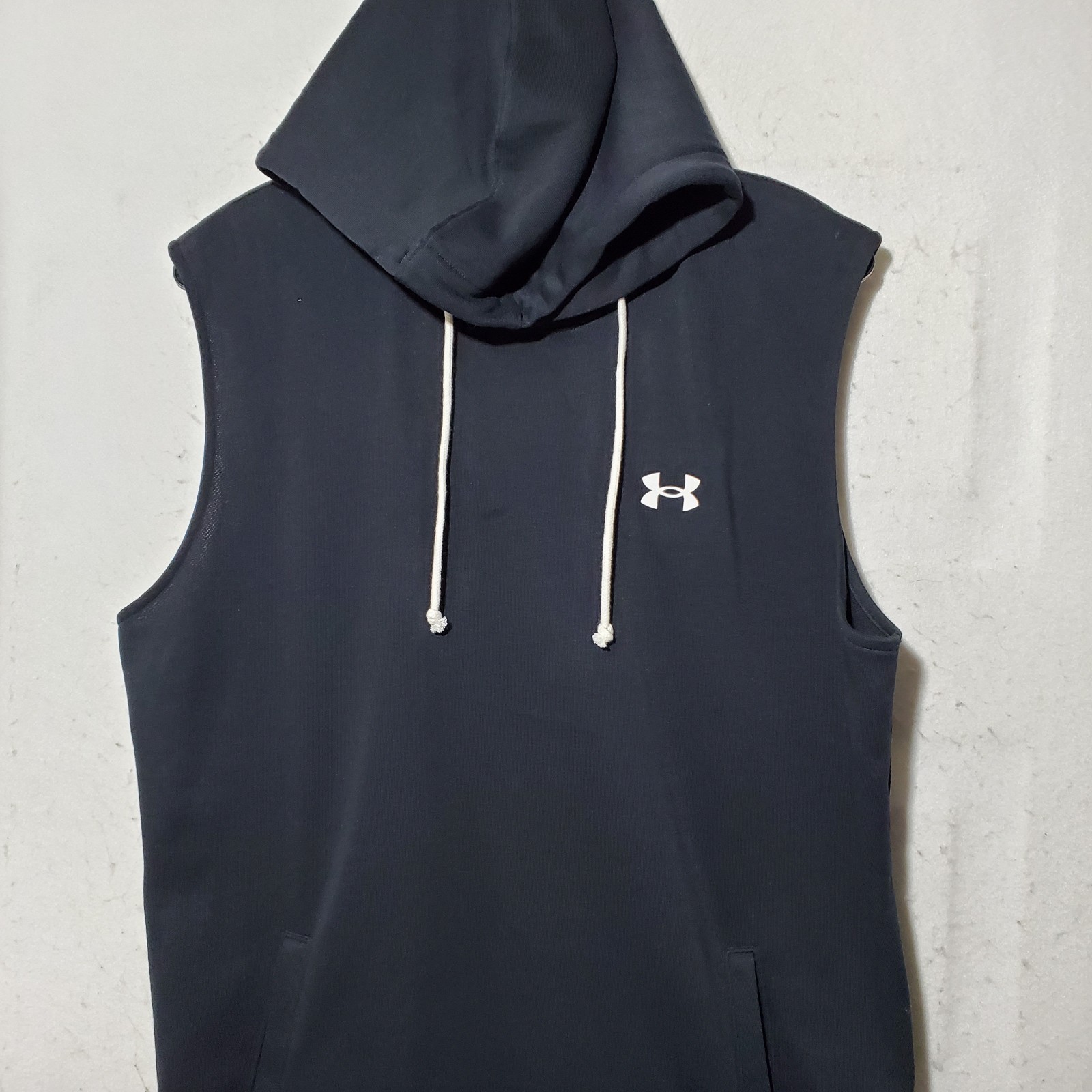 Under Armour Hoodie Mens Large Black UA Fleece Sleeveless Pullover Gym Training