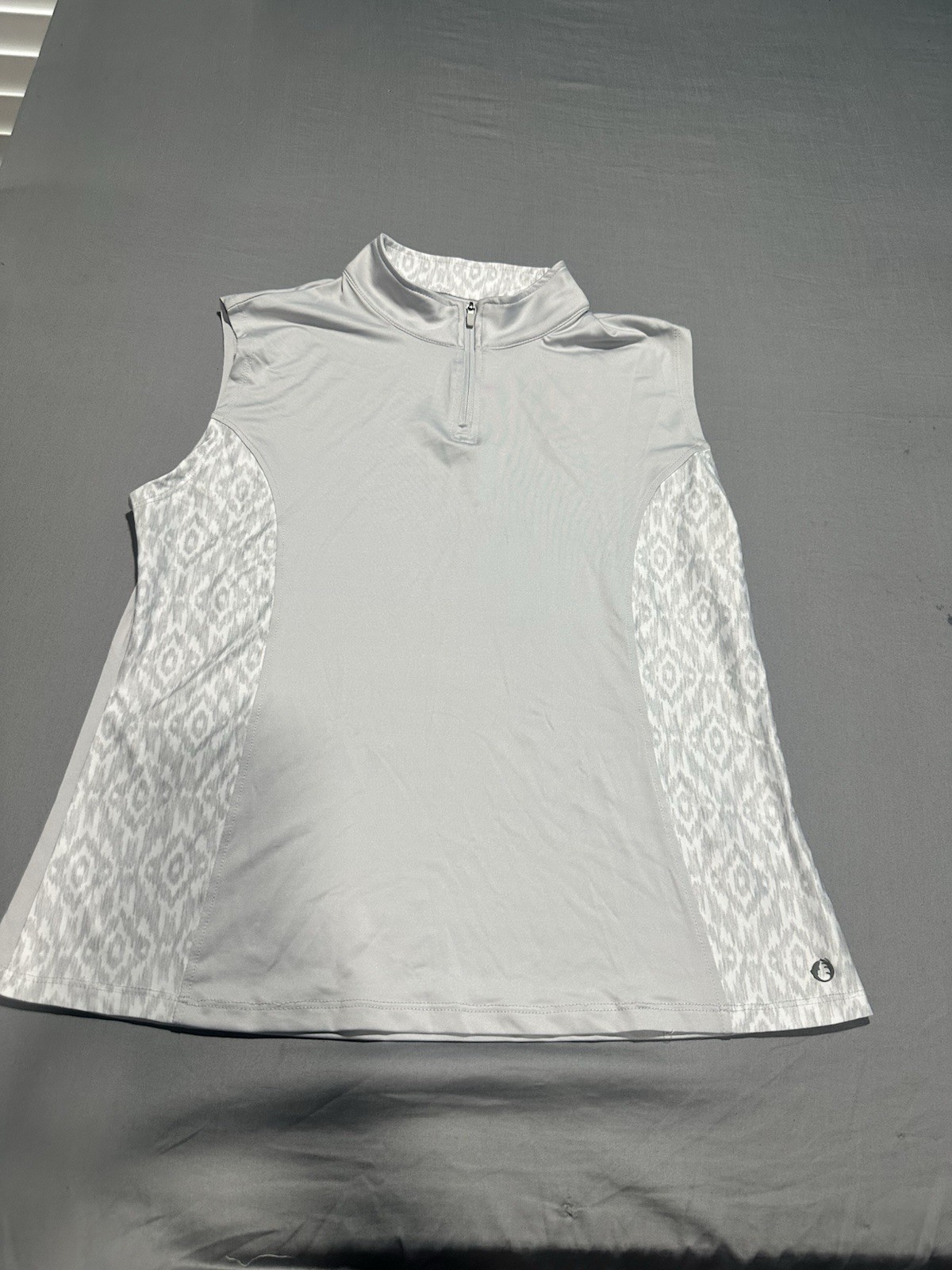 The American Outdoorsman Women’s Gray Cheetah Print Quarter Zip Tank XL
