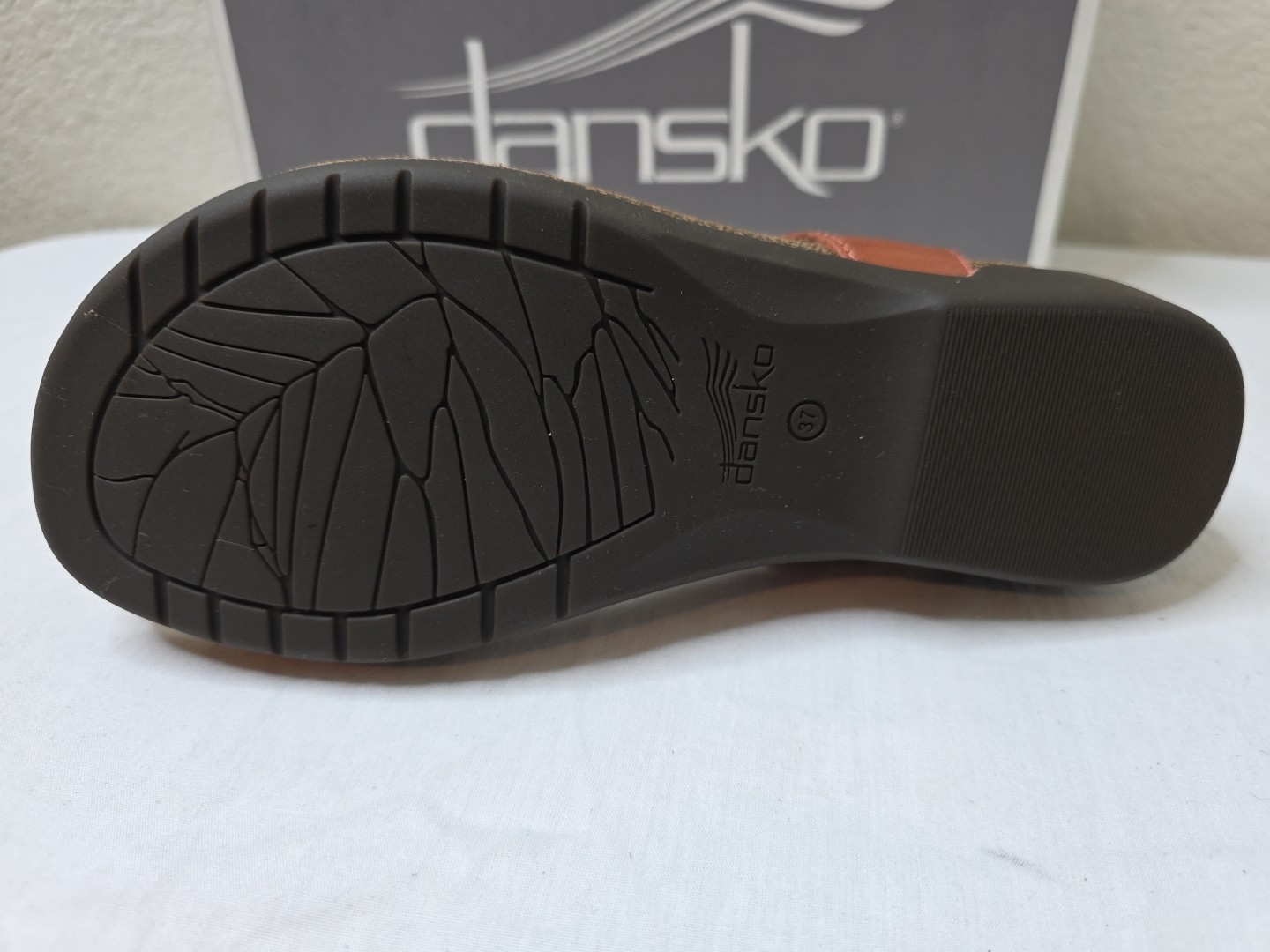 Dansko Reece Waxy Burnished Thong Sandals Women’s EU Sz 37 US Sz 6.5 – 7