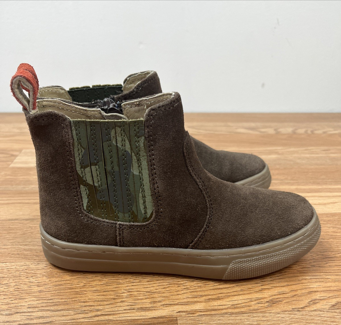 Mini Boden Kids Chelsea Boots in Brown & Camo EU 31 / US 13 Side Zip
