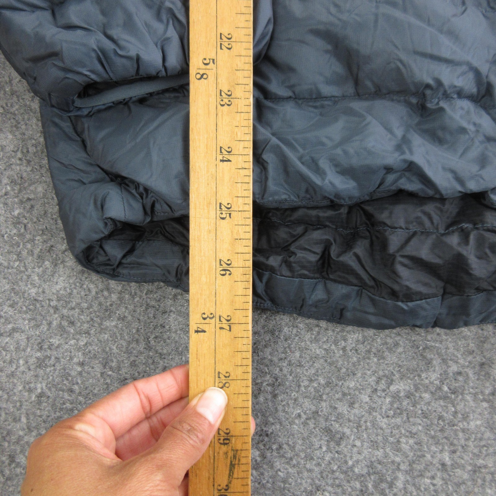 Arc’teryx Down Jacket Mens Medium Gray Hooded Full Zip Lightweight Puffer Hiking