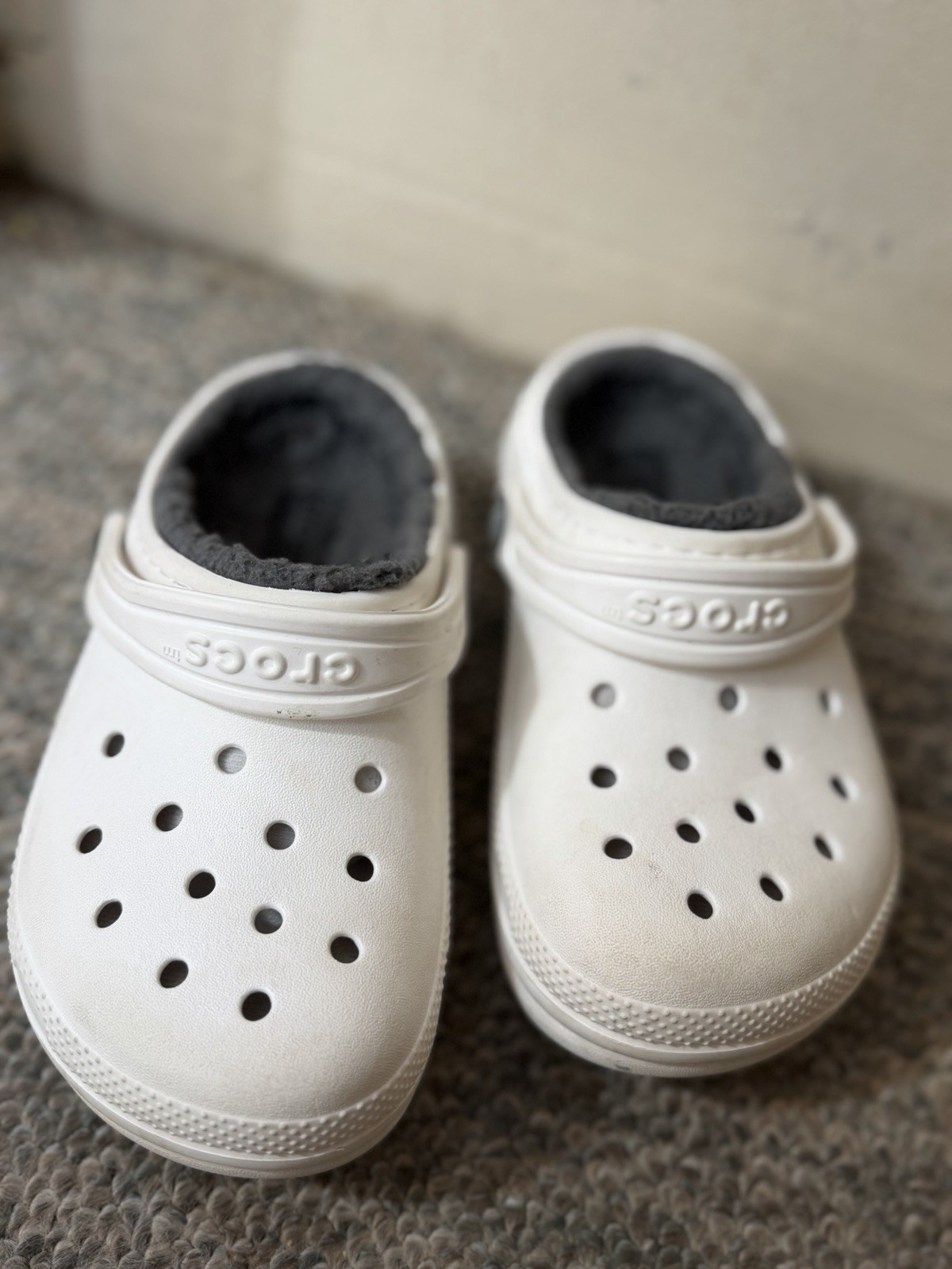 Crocs Classic Lined Clog Kids Size C11 White Fuzzy Fleece Lined Slip-On Shoes