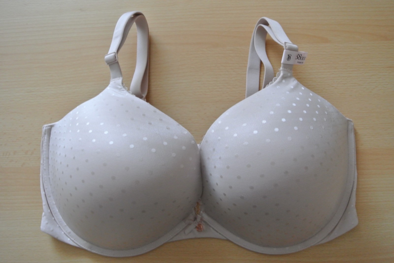 Victoria’s Secret Body By Victoria Push-Up Bra – 38 DDD – Glaze w. Dots