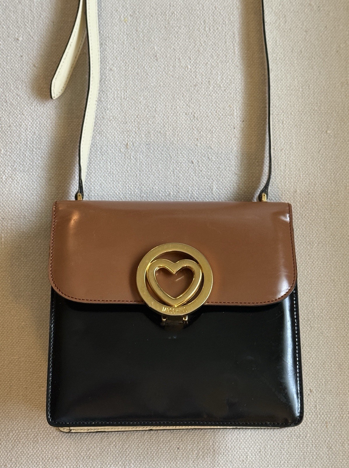 Vintage MOSCHINO Redwall Brown Black Ivory Leather Heart Clasp Crossbody Bag