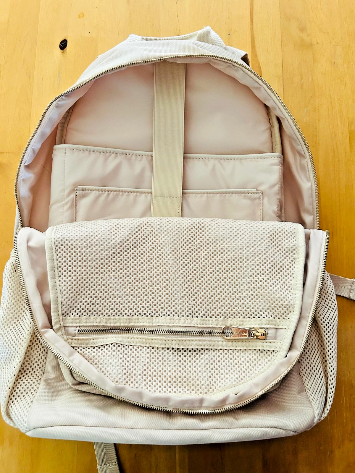 Augustnoa Classic Noa Backpack, Cream with Gold Hardware, Fits 17″ Laptop