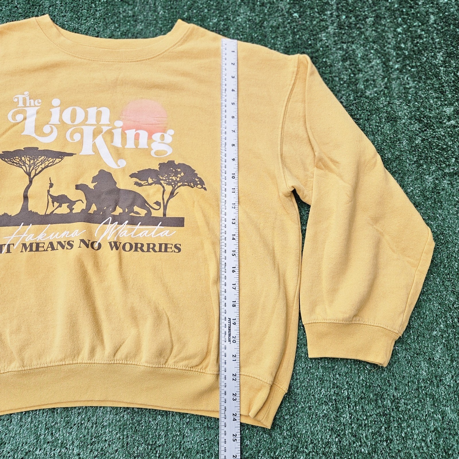 Disney The Lion King Sweatshirt Youth XXL Yellow Hakuna Matata Crewneck Movie