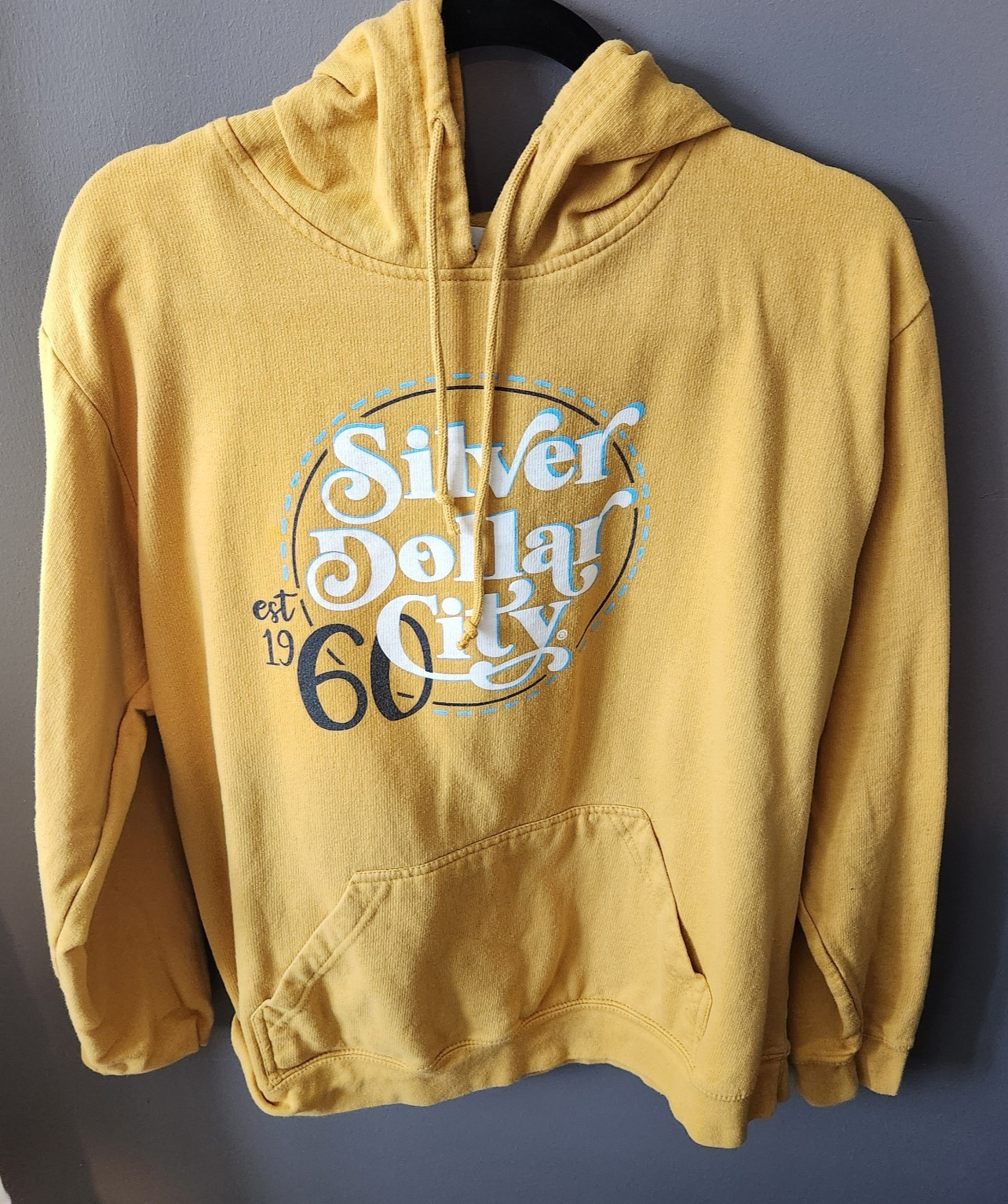 Silver Dollar City Yellow Sweatshirt Size Large Womens
