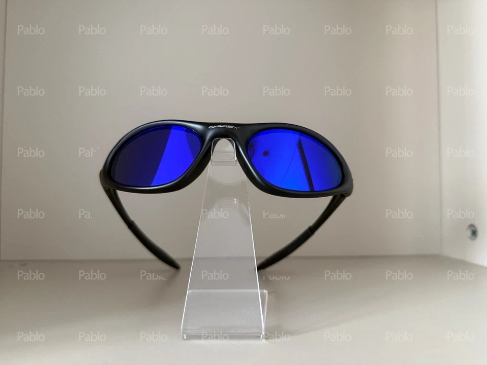 Oakley Minute 1.0 Sunglasses Black Frame Blue Lenses Y2K Gorpcore