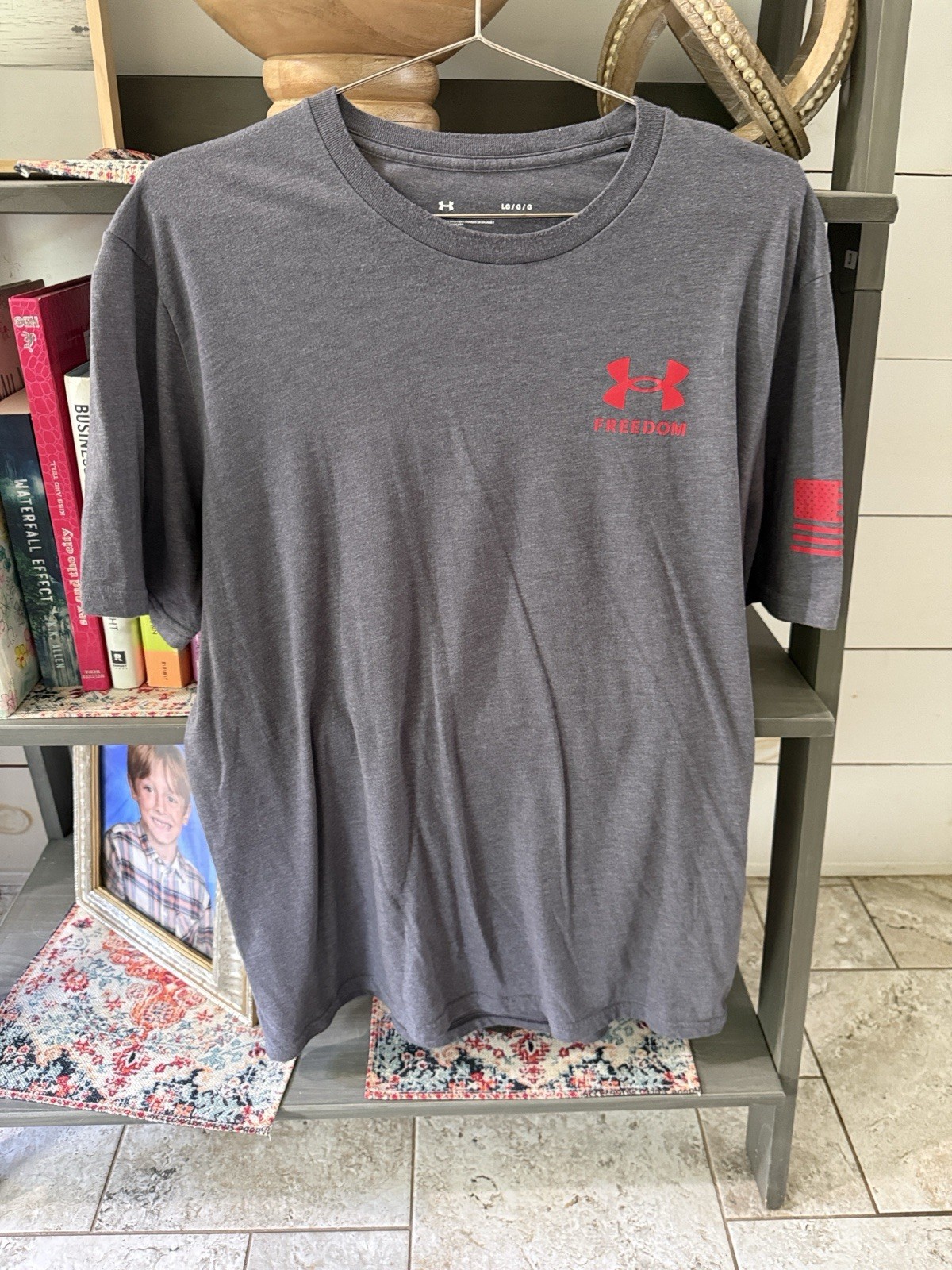 Under Armour Men’s Freedom Patriotic Graphic Logo T-Shirt Gray Short Sleeve L