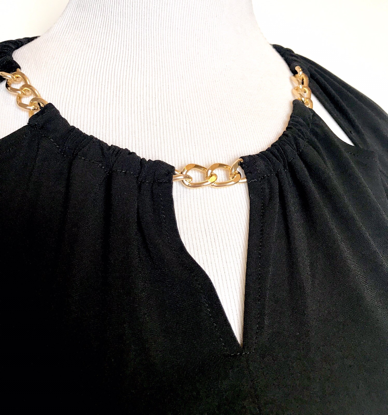 Carmen Marc Valvo Sz S Black Top Gold Metal Neck Chain Retail $58 Price $34 NWT